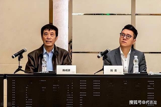 克里斯·海姆斯沃斯有望加盟《林中小屋》导演新片 2017-08-24 据外媒报道，好莱坞影星克里斯·海姆斯沃斯、杰夫·布里吉斯有望出演福克斯的科幻电影《皇家酒店的悲惨时光》，该片由《林中小屋》的导演德鲁·高达掌镜，有望在明年开拍。
